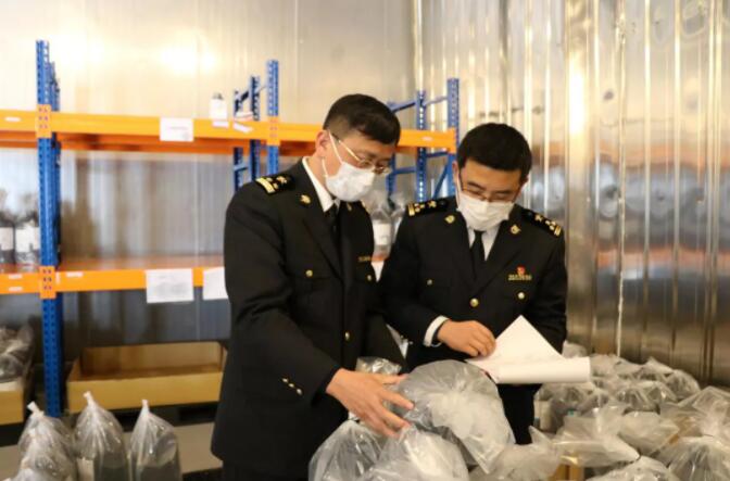 <a href='http://news.magebk.cn' title='危險(xiǎn)品運(yùn)輸' >危險(xiǎn)品運(yùn)輸</a>
